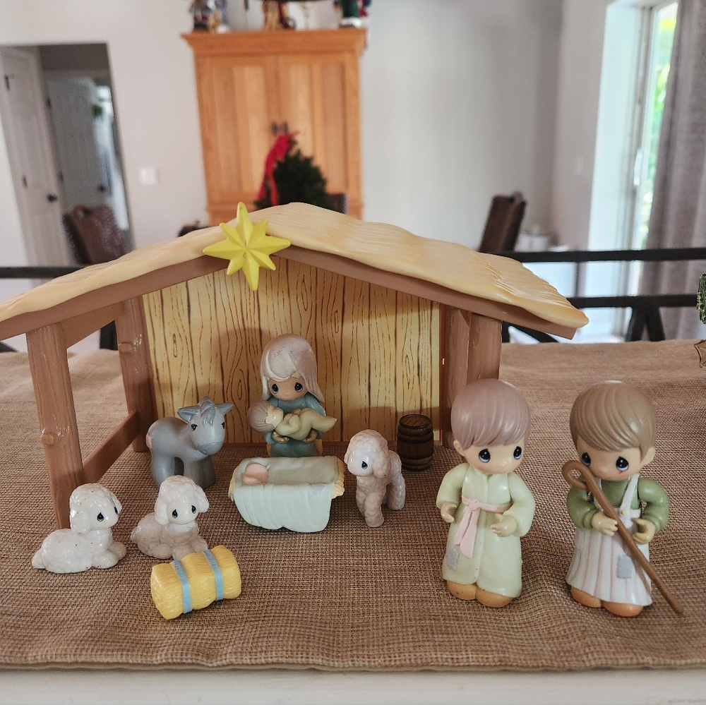 Precious Moments 2002 Nativity Set